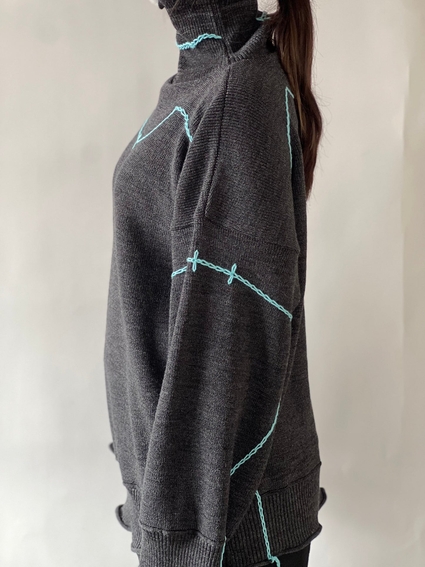 〈受注:10月中旬お届け〉Previous Sweater